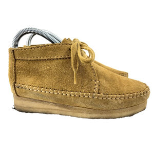 Clark’s Originals Weaver Suede Boots Size 6 beige